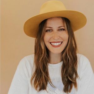 Meet your Posher, Caraline